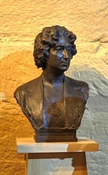 Copia en bronce del busto de Lucrecia Arana en el Museo del Torreón de Haro