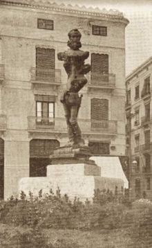 Monumento a Cervantes en la plaza del Picadero, hoy de los Pinazo. Foto Arch. FMB