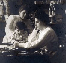 Lucrecia Arana con su hijo José Luis Mariano Benlliure Arana. Foto Archivo FMB