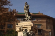 Mariano Benlliure, Lucrecia Arana como Agustina de Aragón en su monumento, Plaza del Portillo, Zaragoza, 1908. © Archivo Fundación Mariano Benlliure