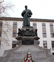 Restauración del monumento a Eugenio Montero Ríos en la plaza de Mazarelos de Santiago de Compostela. Archivo Fundación Mariano Benlliure