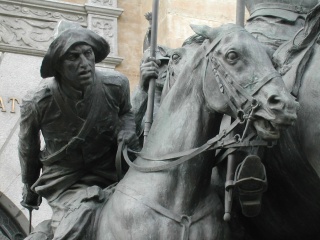 Monumento al Regimiento de Cazadores de Alcántara 4