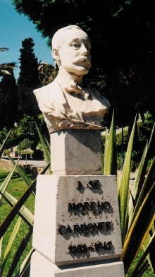 Monumento a José Moreno Carbonero con el busto en mármol destruido en 2012, copia del busto original de Benlliure. Foto Archivo Fundación Mariano Benlliure