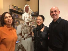 Las cantantes Gloria Londoño y Anna Tonna con Elías Romero en la presentación en La Quinta de Mahler. © Líricas del Mundo