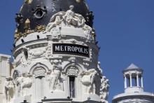 Grupo escultórico de Mariano Benlliure en el Edificio Metrópolis. Foto Antonio Castro, madridiario.es