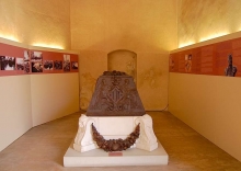 El Sarcófago de Vivente Blasco Ibañez en la Capilla del Claustro Gótico del Centro del Carmen. Foto Archivo Fundación Mariano Benlliure