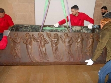 Sarcófago de Blasco Ibáñez durante el desmontaje. Foto Archivo Fundación Mariano Benlliure